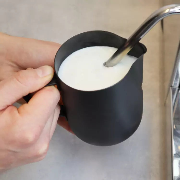 Milchkännchen Schwarz Leveler Barista Essentials 350ml 