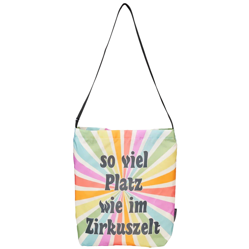 Bunte Umhängetasche mit Aufdruck 'so viel Platz wie im Zirkuszelt', Regenbogenmuster