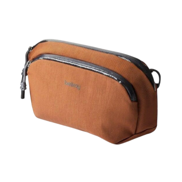Bellroy Venture Pouch Organizer bronzefarben mit zwei Reißverschlüssen, minimalistisch
